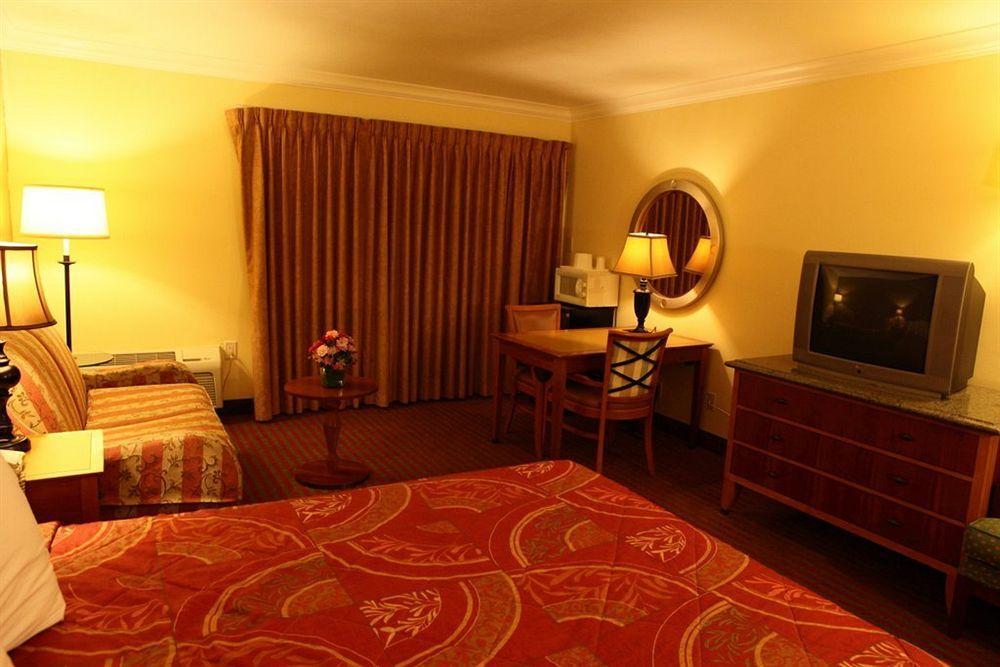 Aloha Inn Аройо Гранде Екстериор снимка